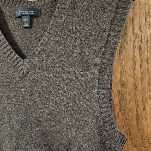 Banana Republic brown extra fine merino wool sweater vest - Picture 2 of 6